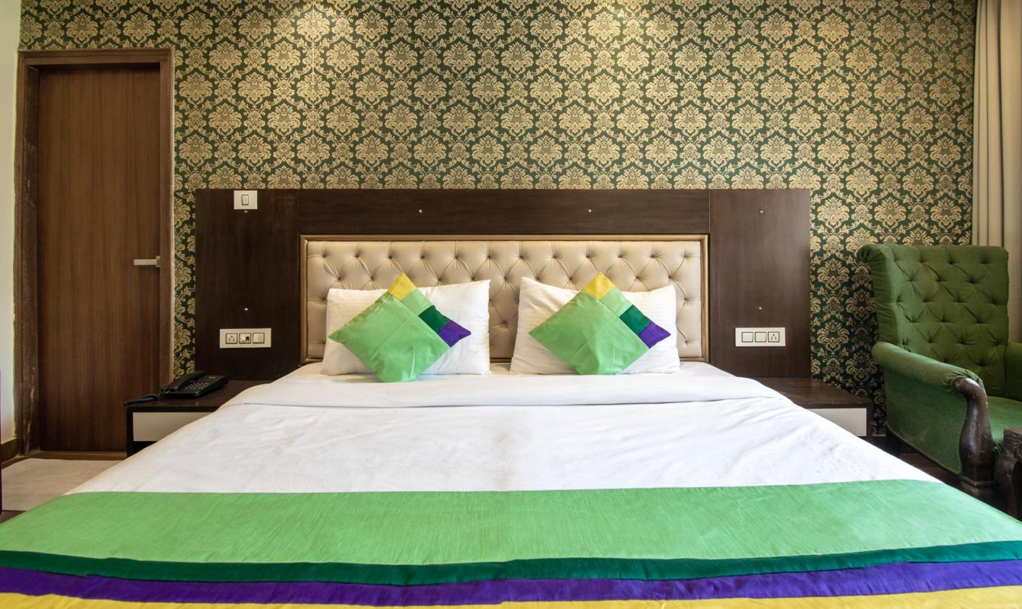 Ambika Residency, Near Hidimba Devi Temple Hotel Manāli Kültér fotó